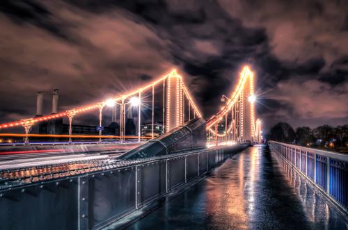 Spanning the Thames - Rainy day on Chelsea Bridge (#S_T_THAMES_04)