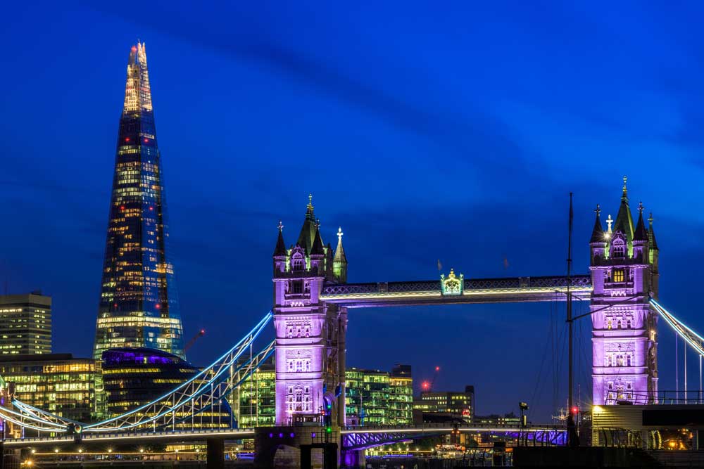 London Landmarks - Tower Bridge at night (#AA_LONDON_04)