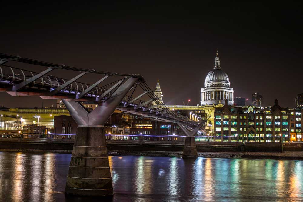 London Landmarks - Millennium Bridge and St Paul&#39;s Cathedral (#AA_LONDON_06)